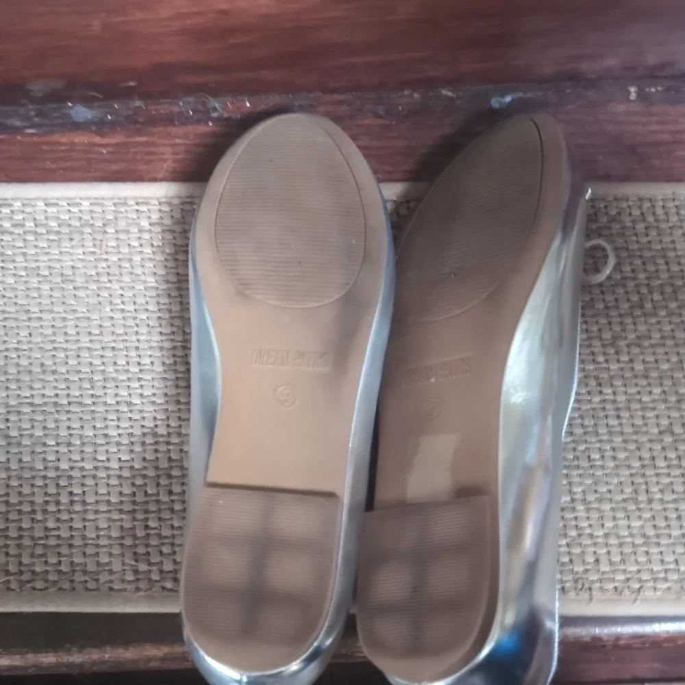 Dream Pairs Girls Size 9 Silver Slip-On Ballet Flats w/ Bow Accent
